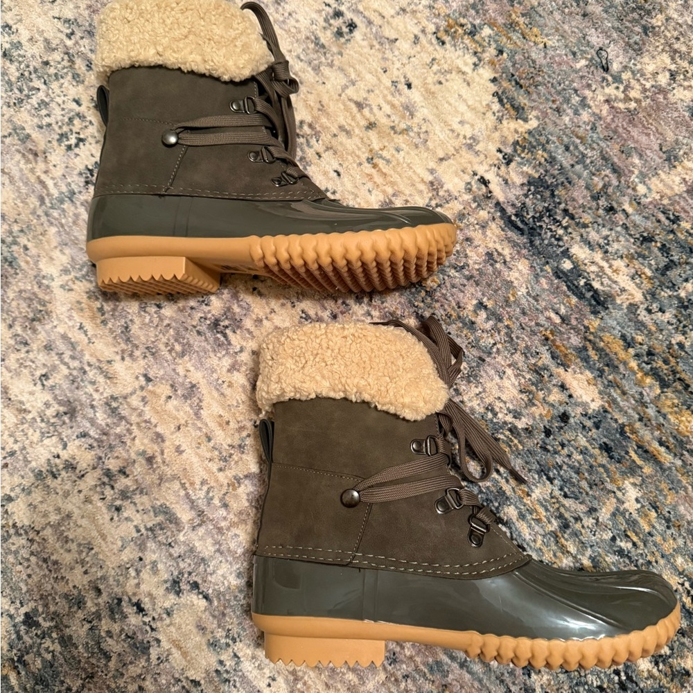 DV by Dolce Vita Ulito Olive Green Duck Boots - 9